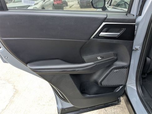 Used 2025 Mitsubishi Outlander SE image 24