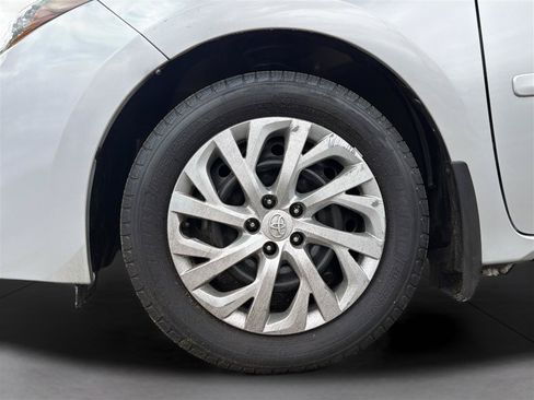 Used 2017 Toyota Corolla LE w/ Carpet Mat Package (TMS) FWD image 27