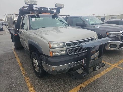 Used 2005 Chevrolet Silverado 3500 4x4 Regular Cab image 1