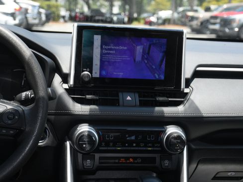 Used 2025 Toyota RAV4 XLE FWD image 15