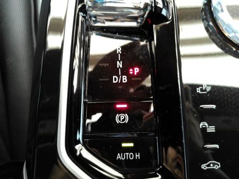 Used 2024 BMW i7 xDrive60 w/ Premium Package AWD/4WD image 53