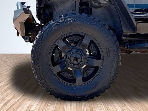 Used 2012 Jeep Wrangler Unlimited Sahara AWD/4WD image 8