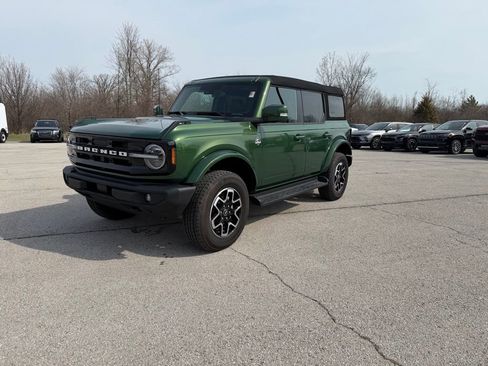 Used 2025 Ford Bronco Outer Banks AWD/4WD image 1
