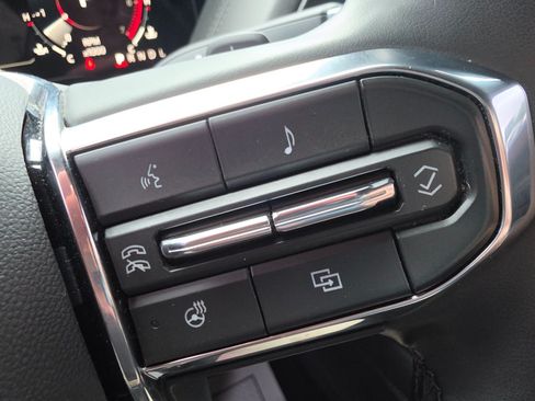 Used 2025 GMC Yukon Denali AWD/4WD image 44