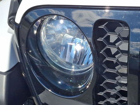 Certified 2022 Jeep Gladiator Sport image 10