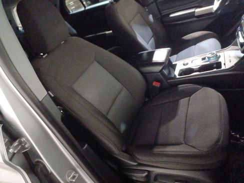 Used 2022 Ford Explorer XLT image 25