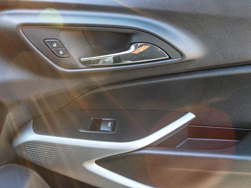 Used 2025 Chevrolet Trax RS image 20