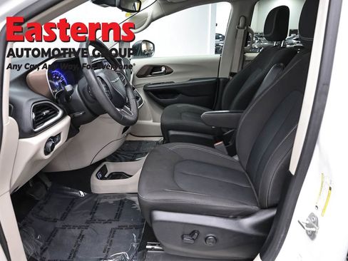 Used 2023 Chrysler Voyager LX FWD image 14