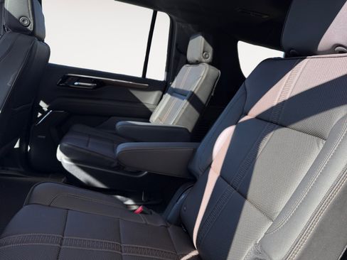 New 2026 Chevrolet Suburban High Country image 13
