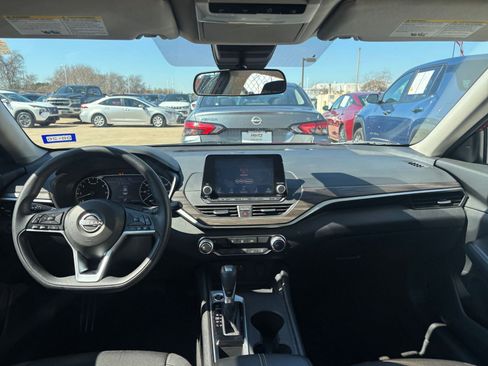 Used 2025 Nissan Altima 2.5 SV image 32