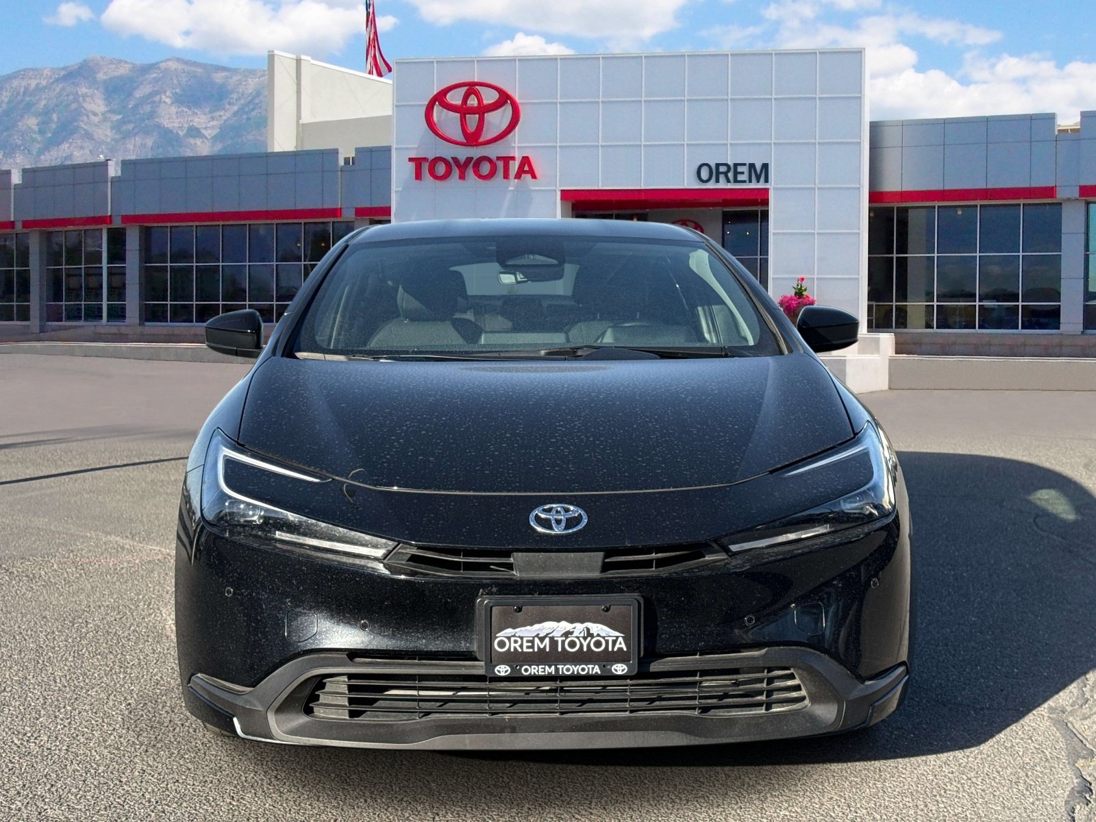 Used 2025 Toyota Prius LE FWD image 2