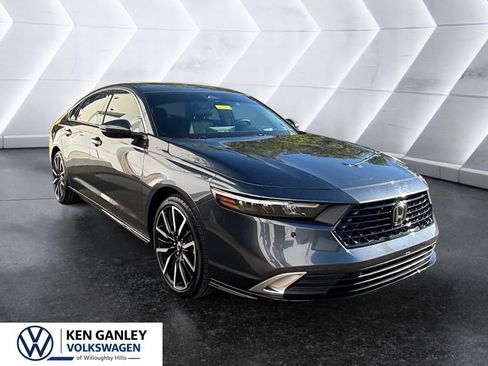 Used 2025 Honda Accord Touring image 4