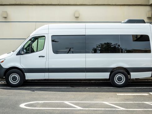 Used 2025 Mercedes-Benz Sprinter 2500 image 4