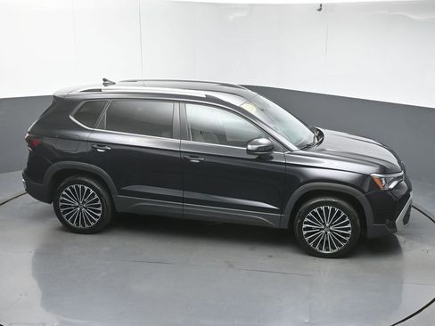 Used 2025 Volkswagen Taos SE FWD image 47