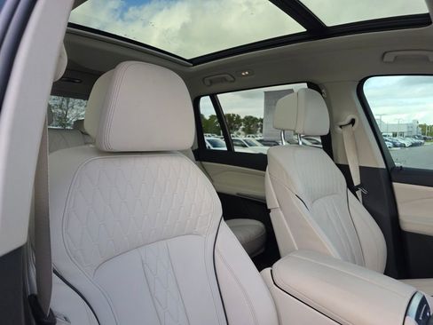 Used 2022 BMW X7 xDrive40i w/ Premium Package image 11