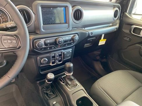 New 2023 Jeep Gladiator Sport AWD/4WD image 13