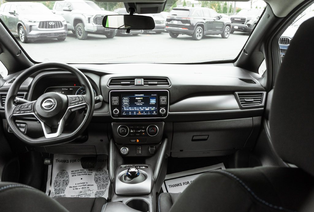 Used 2025 Nissan Leaf S FWD image 7