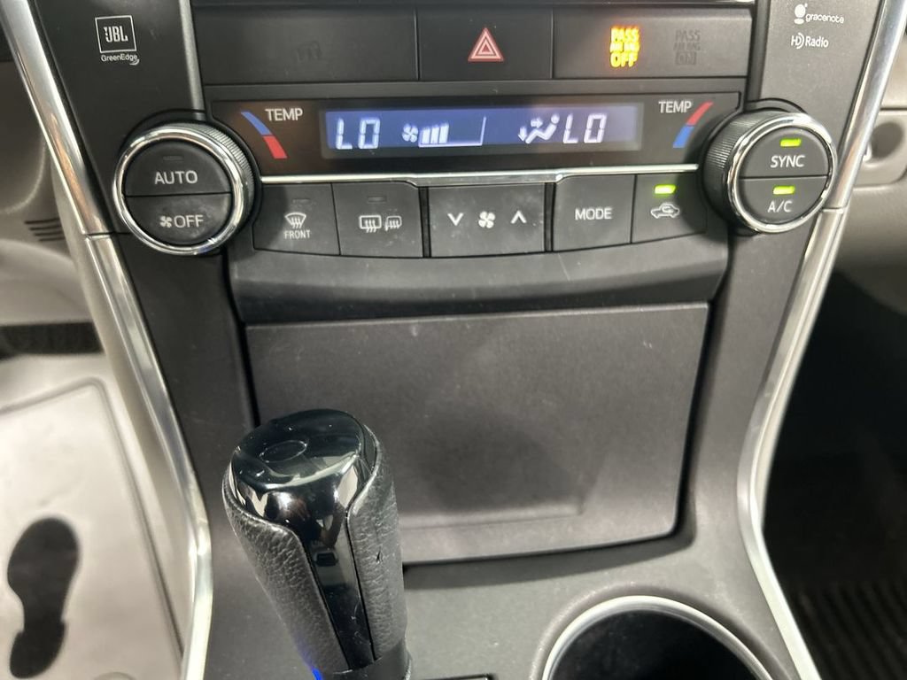 Used 2015 Toyota Camry XLE FWD image 17