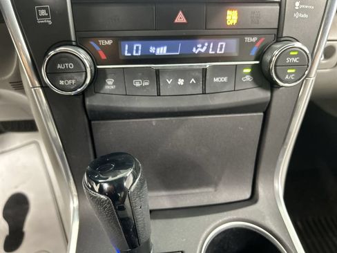 Used 2015 Toyota Camry XLE FWD image 17
