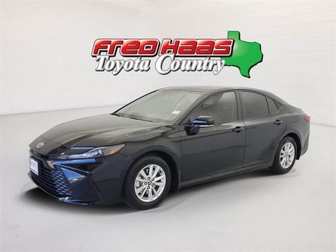 Used 2025 Toyota Camry LE image 1