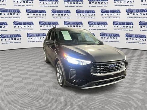 Used 2025 Ford Escape ST-Line image 2