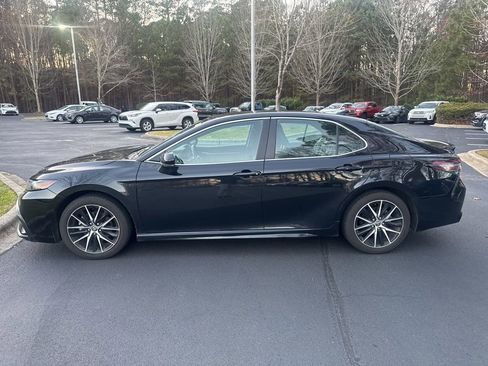 Used 2024 Toyota Camry SE image 13