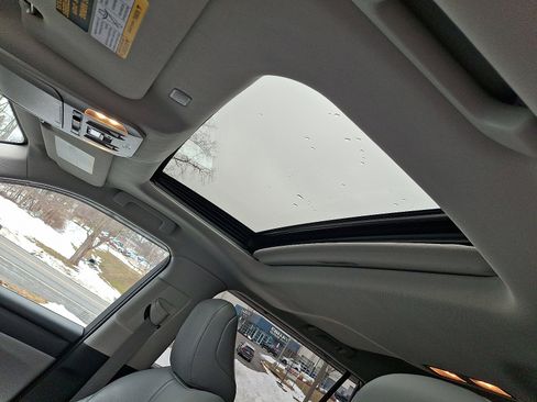 Used 2021 Toyota Highlander XLE image 16