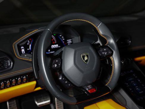 Used 2020 Lamborghini Huracan EVO image 41