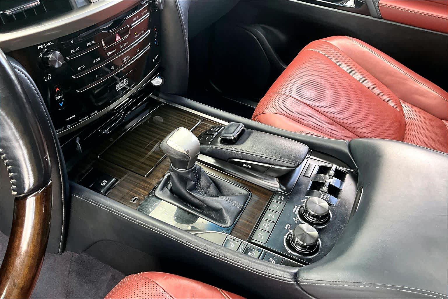 Used 2016 Lexus LX 570 4WD w/ Luxury Package image 17