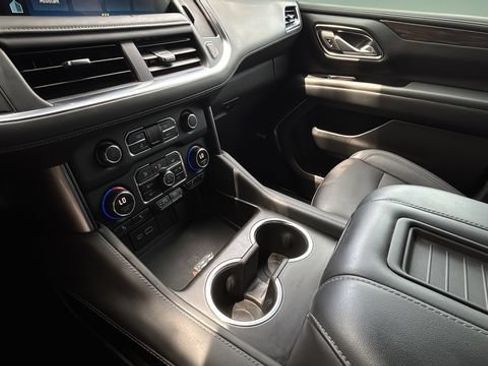 Used 2024 Chevrolet Suburban Z71 w/ Luxury Package AWD/4WD image 14