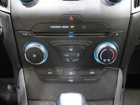 Used 2015 Ford Edge SE image 19