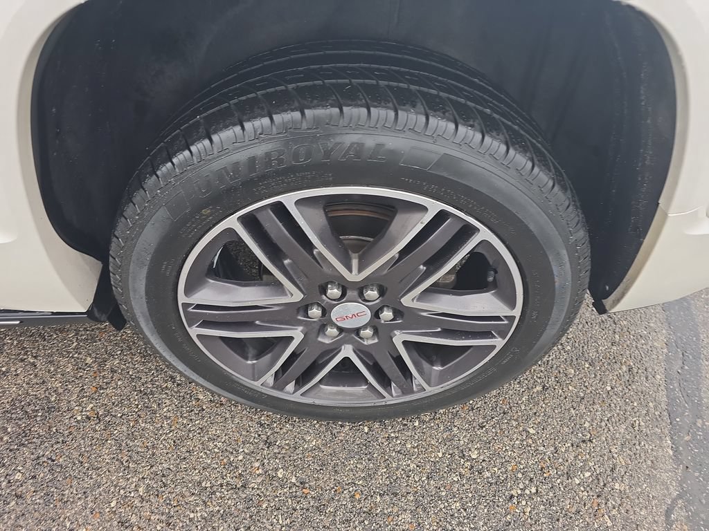 Used 2018 GMC Acadia Denali w/ Technology Package FWD image 12