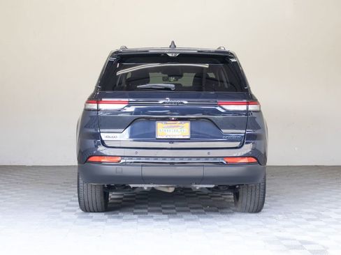 Used 2023 Jeep Grand Cherokee Limited w/ Luxury Tech Group II AWD/4WD image 11