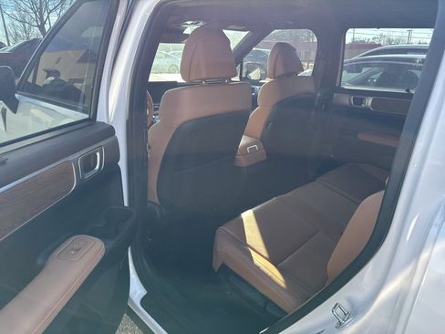 Used 2025 Hyundai Santa Fe Limited image 10