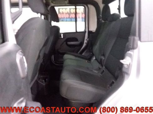 Used 2021 Jeep Gladiator Sport image 13