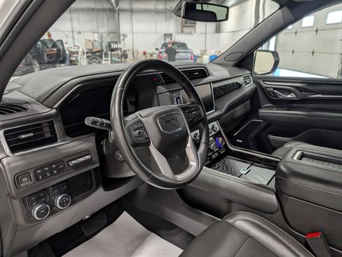 Used 2022 GMC Yukon Denali image 17