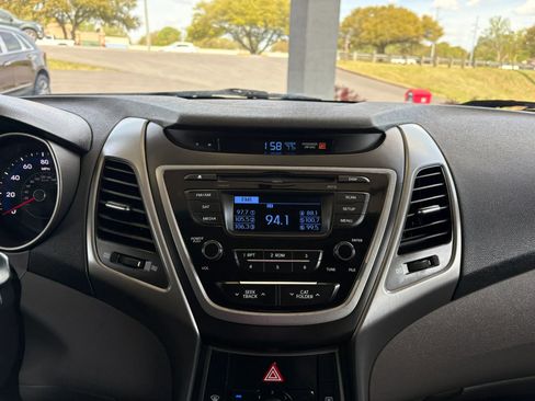 Used 2015 Hyundai Elantra SE FWD image 14