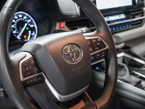 Certified 2024 Toyota Sienna Limited image 22