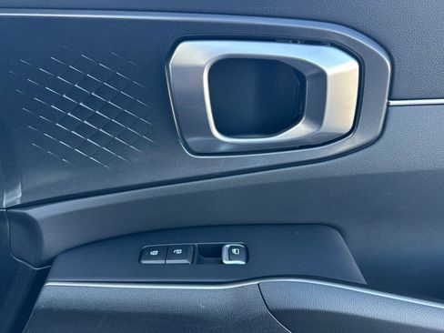 Used 2023 Kia Sorento LX image 21