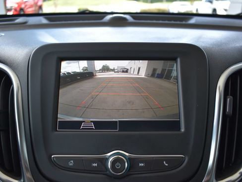 Used 2024 Chevrolet Equinox LT FWD image 19