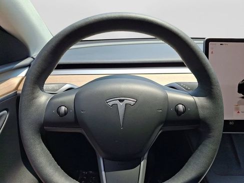 Used 2024 Tesla Model Y Long Range AWD/4WD image 22
