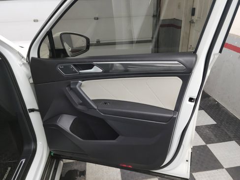 Used 2019 Volkswagen Tiguan SEL Premium w/ 3rd Row Seat Package image 37