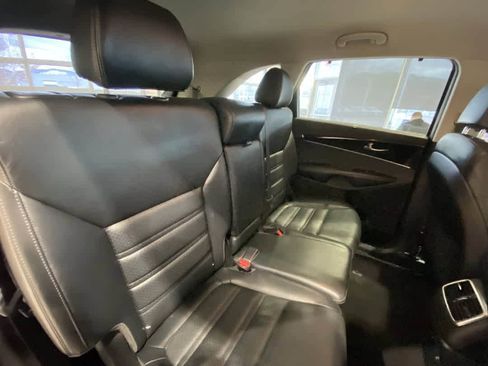 Used 2018 Kia Sorento EX image 24