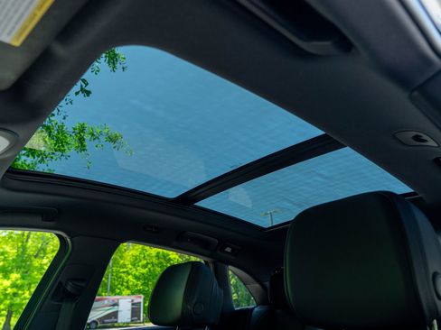 Certified 2023 Porsche Macan AWD/4WD image 30