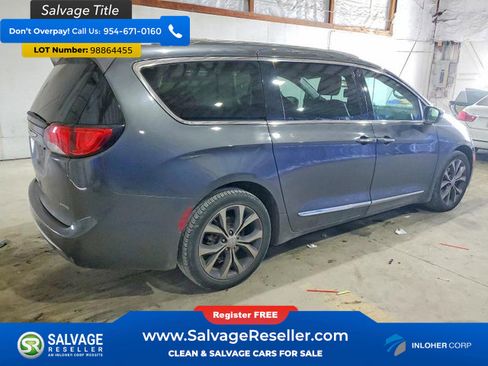 Used 2017 Chrysler Pacifica Limited image 4
