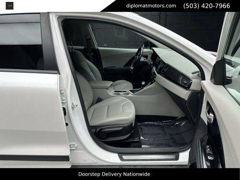 Used 2018 Kia Niro EX Premium image 19