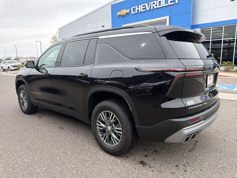 Used 2024 Chevrolet Traverse LT AWD/4WD image 3