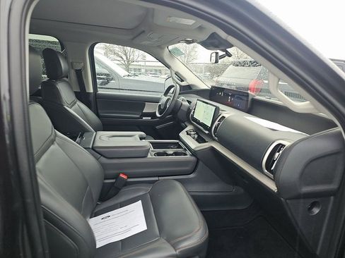 Used 2025 Ford Expedition Active image 16