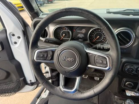Used 2018 Jeep Wrangler Unlimited Sahara w/ LED Lighting Group AWD/4WD image 13