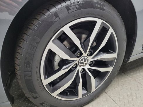 Used 2025 Volkswagen Jetta SE FWD image 31